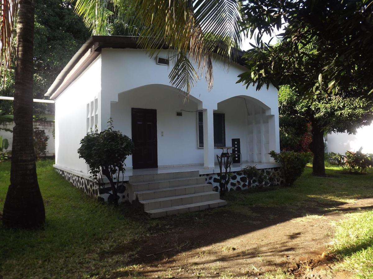 Hotel La Grillade Moroni Zewnętrze zdjęcie
